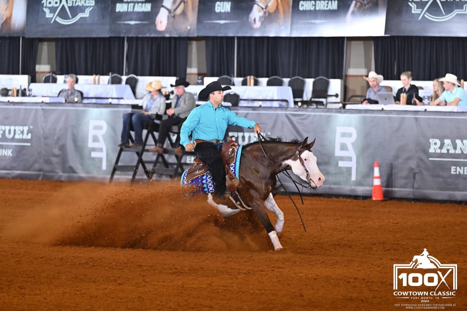 Vincienzo Santos riding Tammy in a show-pen sliding stop